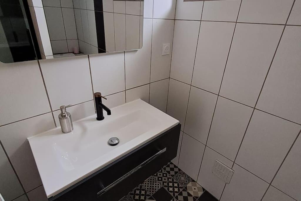 Agreable T2 Classe 3 Etoiles, Refait A Neuf, Dans Quartier Calme Rodez Luaran gambar